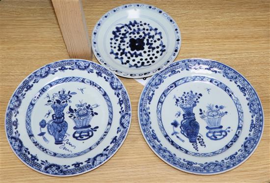 Three Chinese export blue and white plates largest diameter 23cm